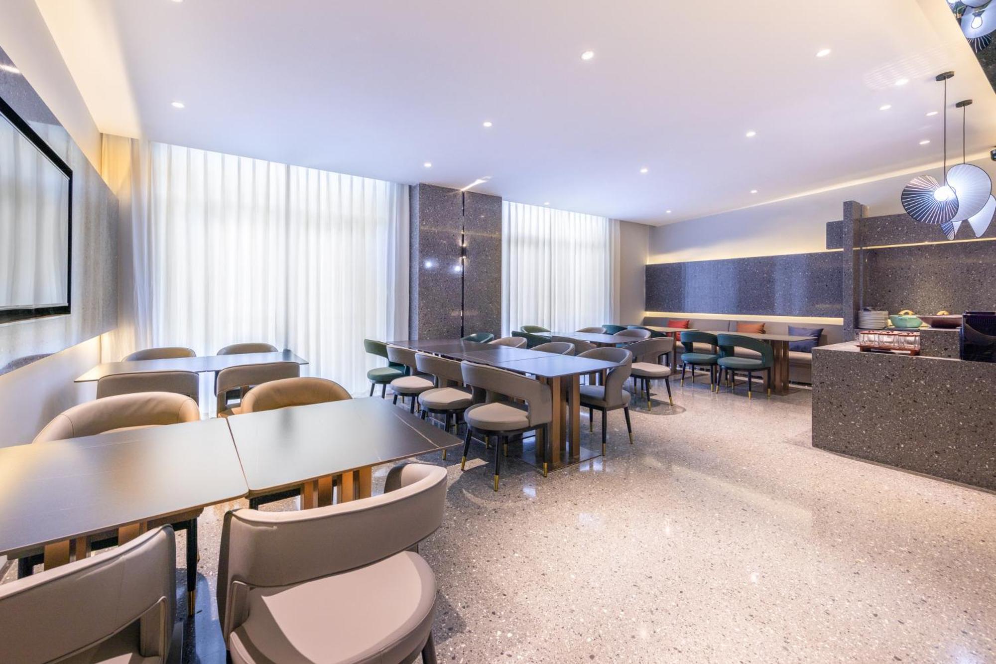 Hotel Atour X Majiabao Subway Station 4*